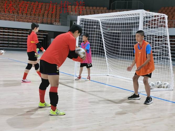 中国U-20国家男子室内五人制足球队走进宜昌市李家湖小学 中国U-20国家男子室内五人制足球队走进宜昌市李家湖小学